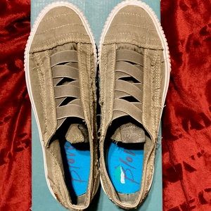 Blowfish sneakers size 8. Worn twice.